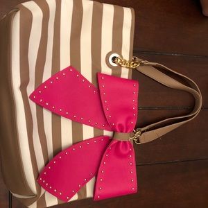 Pink bow Betsey Johnson bag
